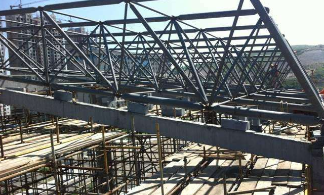 海口简述网架公司的黑色压型钢板的吊装步履